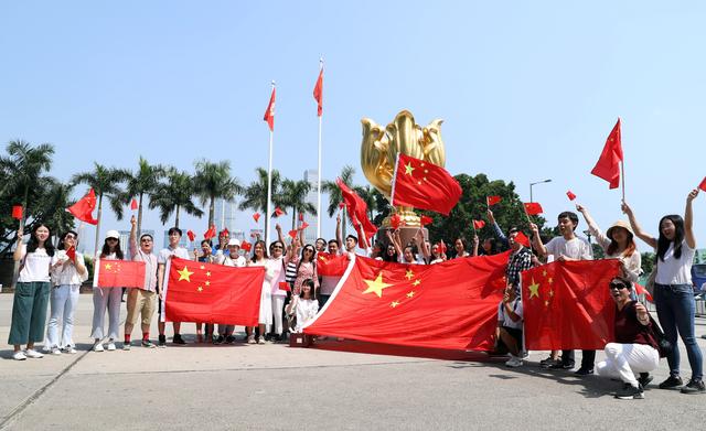 香港侮辱国旗案，首次定罪